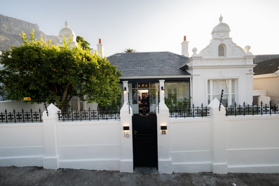 4 Bedroom Property for Sale in Oranjezicht Western Cape